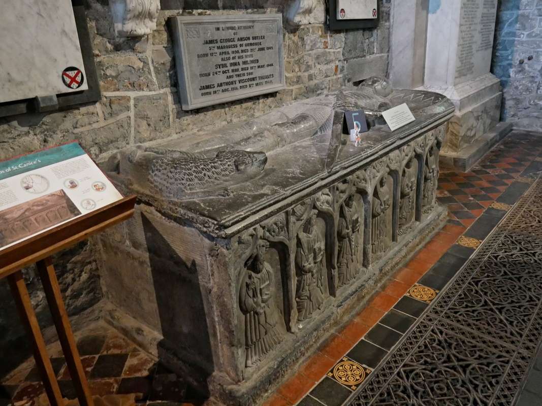 Kilkenny - Katedrála St. Canice, v pravej lodi sú hrobky grófov z Ormondu