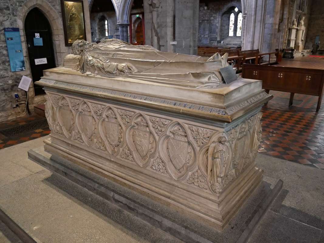 Kilkenny - Katedrála St. Canice, v pravej lodi sú hrobky grófov z Ormondu
