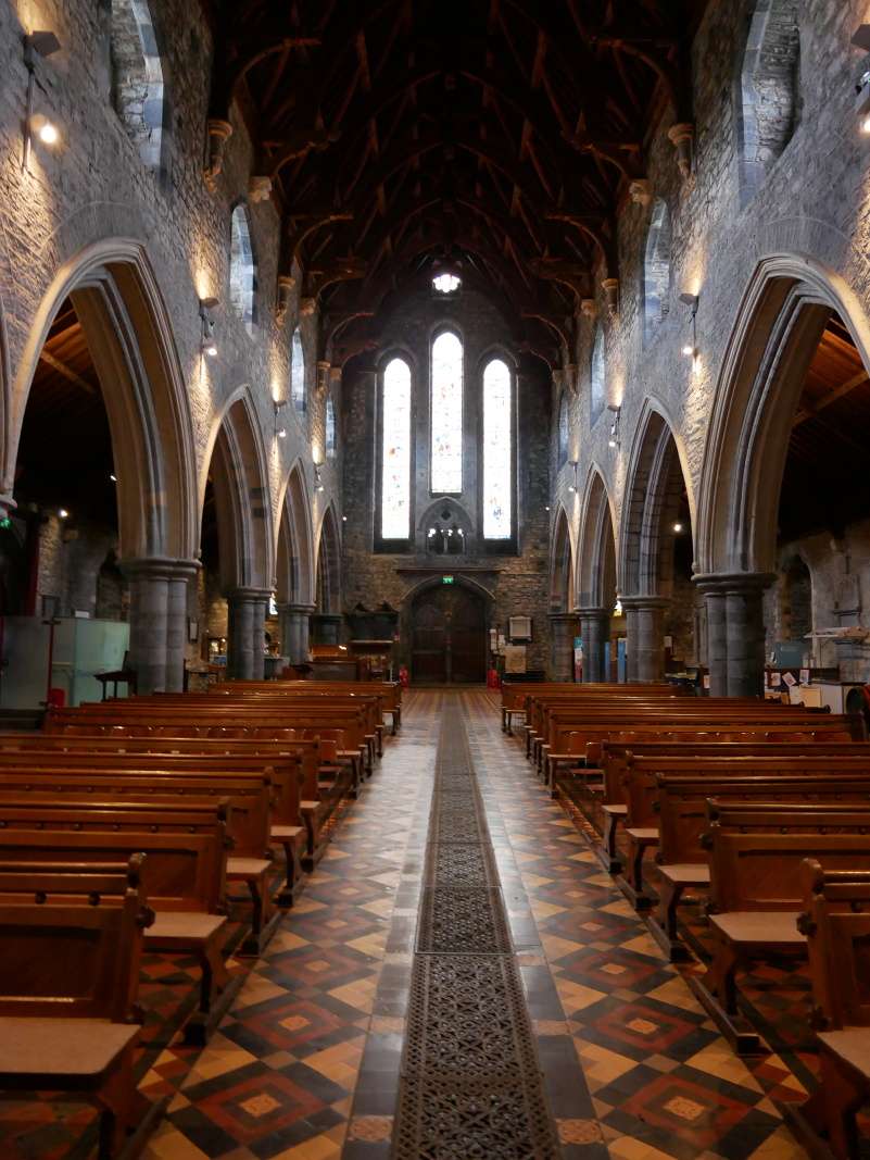 Kilkenny - Katedrála St. Canice, pohľad do zadu