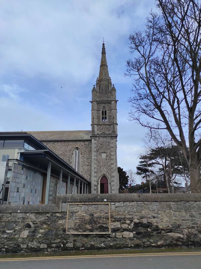 Malahide - kostol pred vlak. stanicou