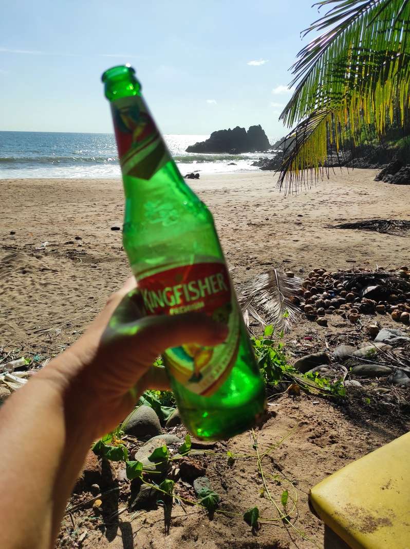 Kakolem beach - fotím si Kingfisher pivko