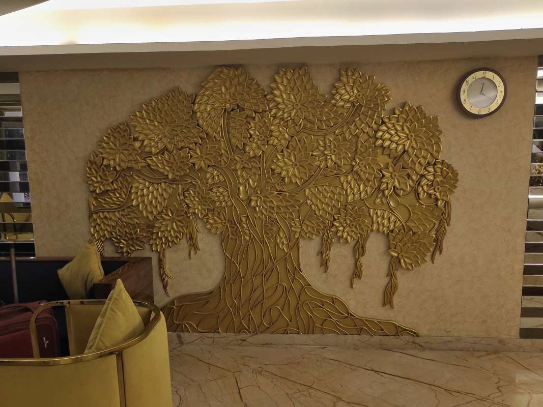 Hotel Ramhan - strom života vo vestibule - a naozaj je po polnoci :D