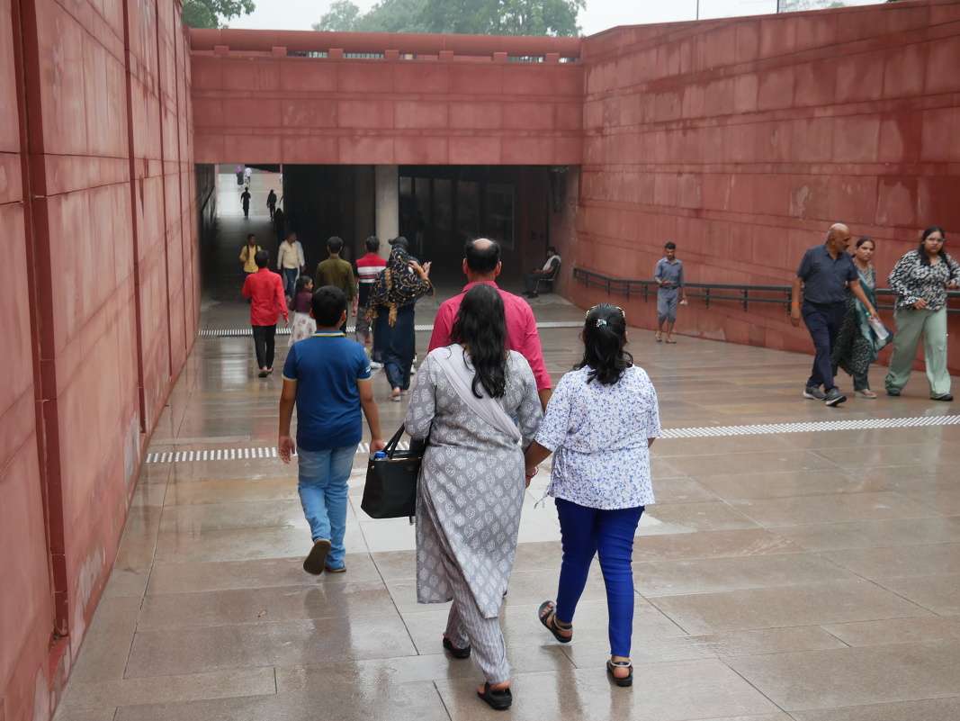 India Gate - k bráne sa ide podchodom