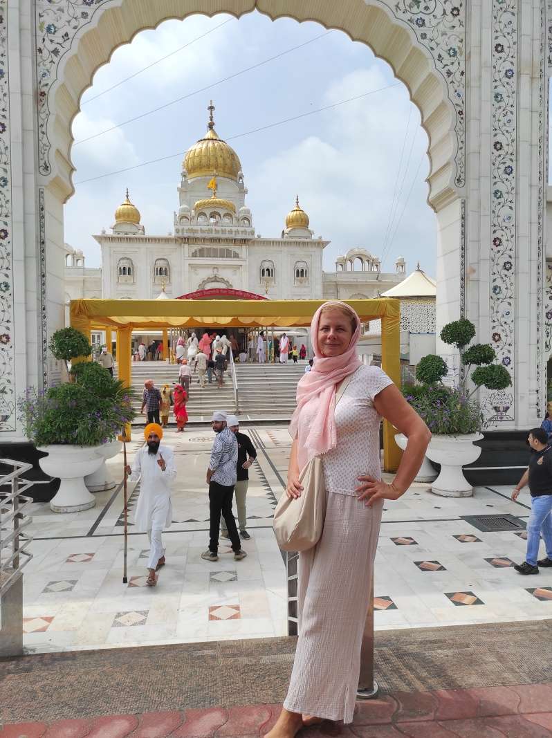 Sikhský chrám Grurdwara Bangla Sahib - fotila som sa na druhej strane, a aj tak ma pán vyháňal