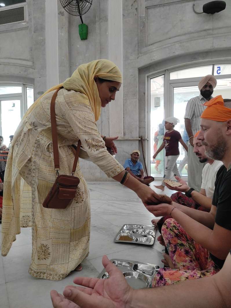 Sikhská jedáleň - všetko obsluhujú dobrovoľníci