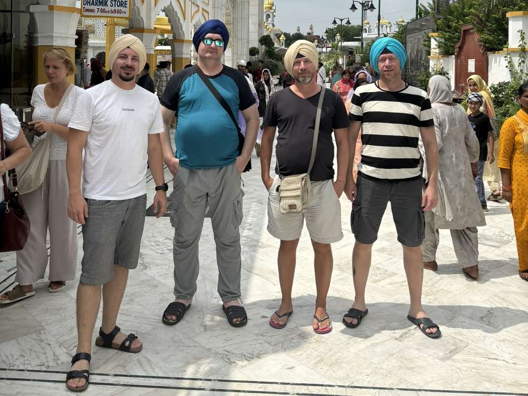 Sikhský chrám Grurdwara Bangla Sahib - slovenskí Sikhovia :)