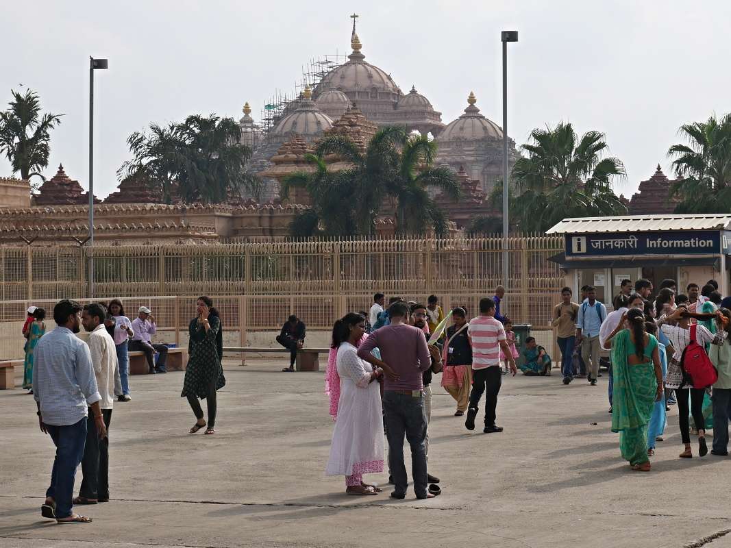 Hinduistický chrám Swaminarayan Akshardham - tu odkladáme mobily, foťáky, všetko