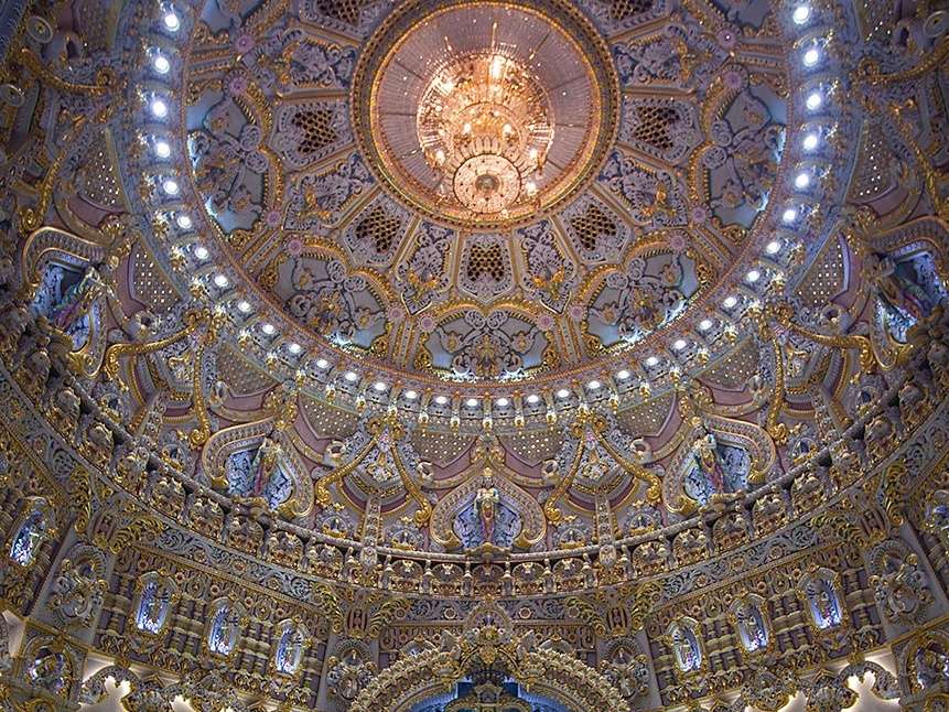 Akshardham - Mandir, hlavná kupola nad Swaminarayanom