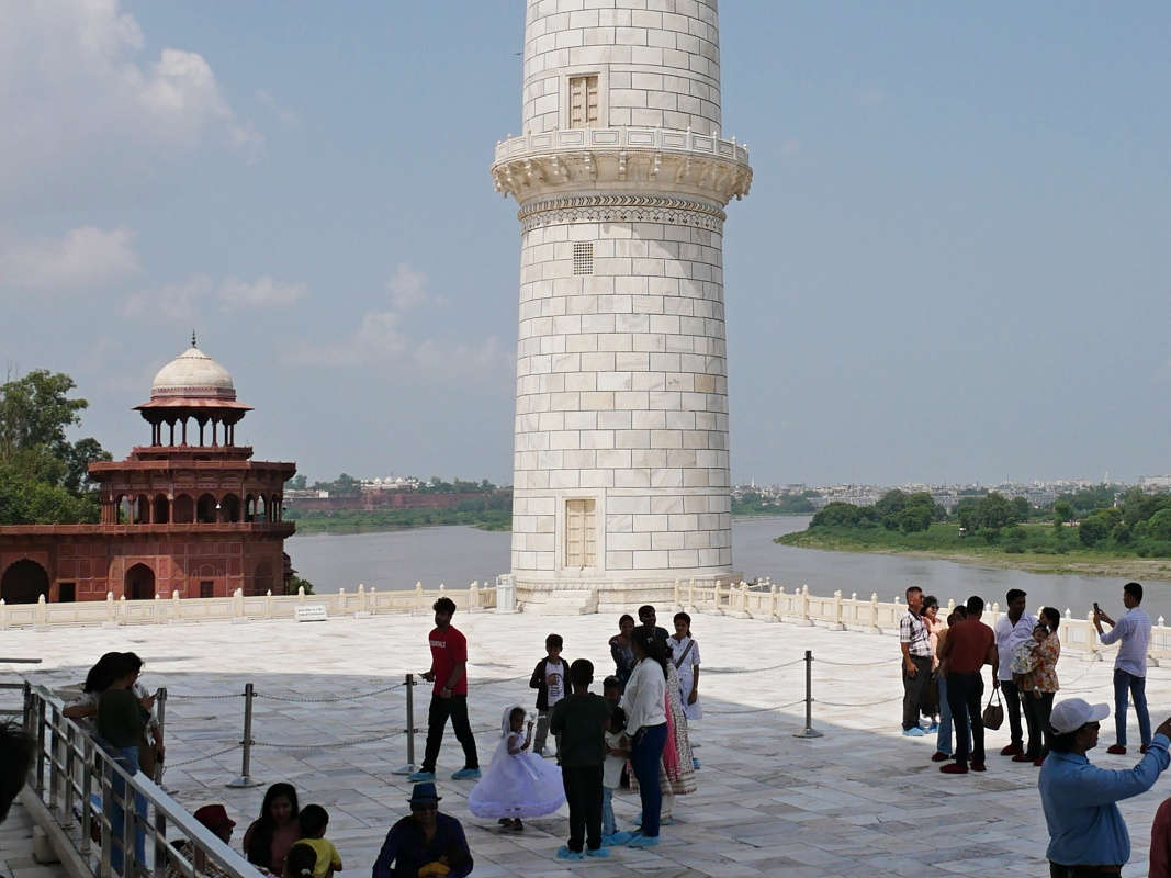 Vľavo vidno Red Fort (Červenú pevnosť)