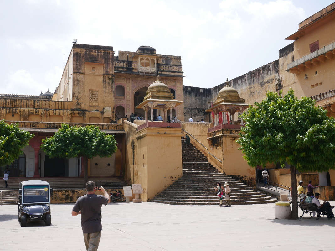 Amber Fort - Jaleb Chowg - vpravo Levia brána na Druhé nádvorie