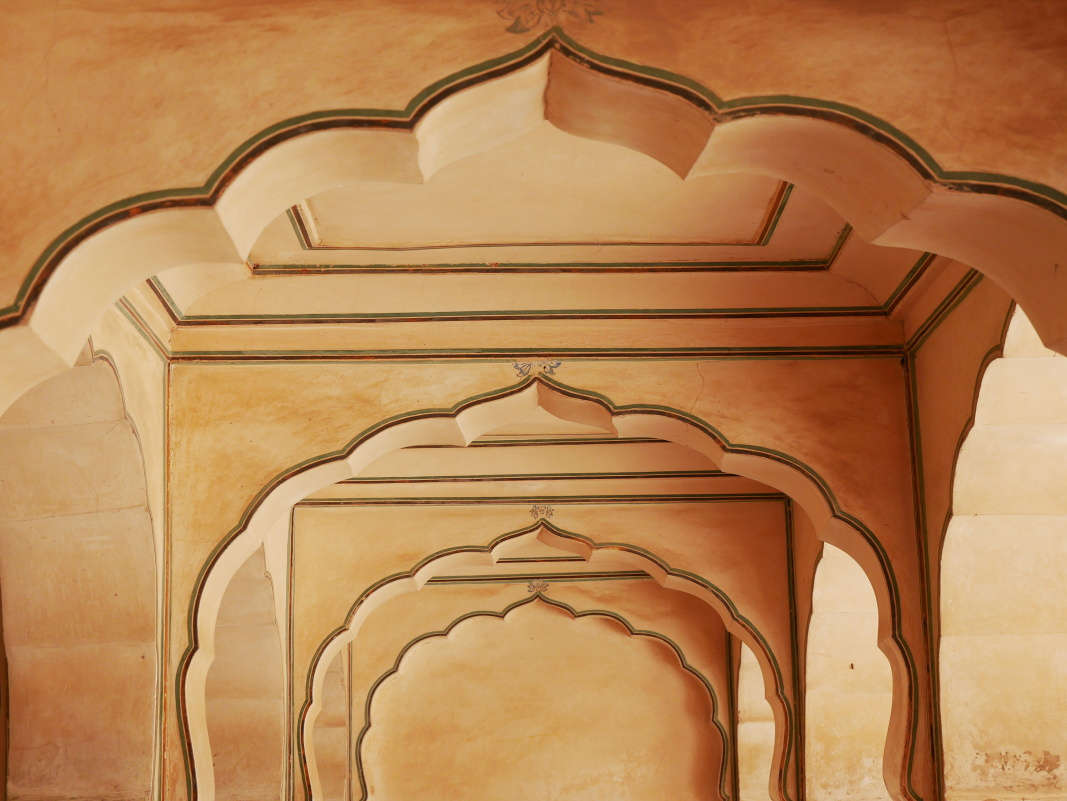 Amber Fort - Druhé nádvorie - 27 stĺpov Sattais Kacheri vedľa Diwan-e-Aam