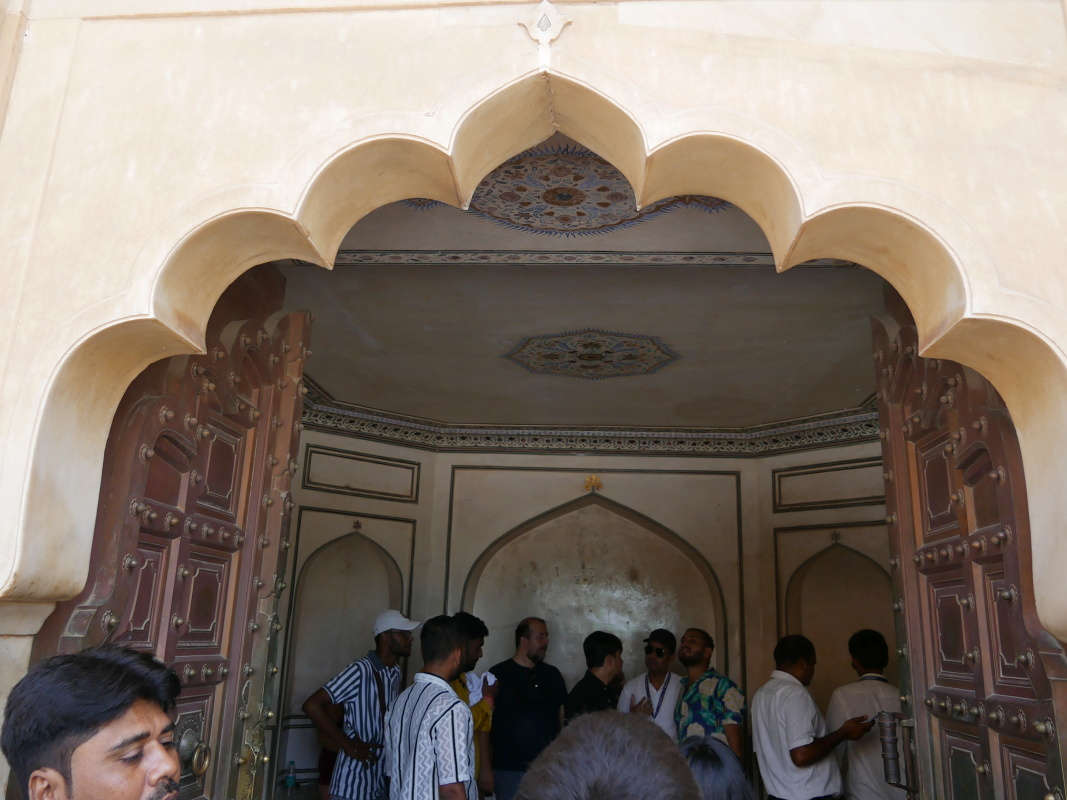 Amber Fort - Druhé nádvorie - prechod Ganešovou bránou