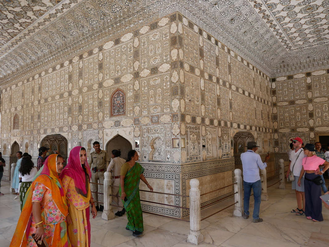 Amber Fort - Tretie nádvorie - zrkadlová miestnosť Sheesh Mahal