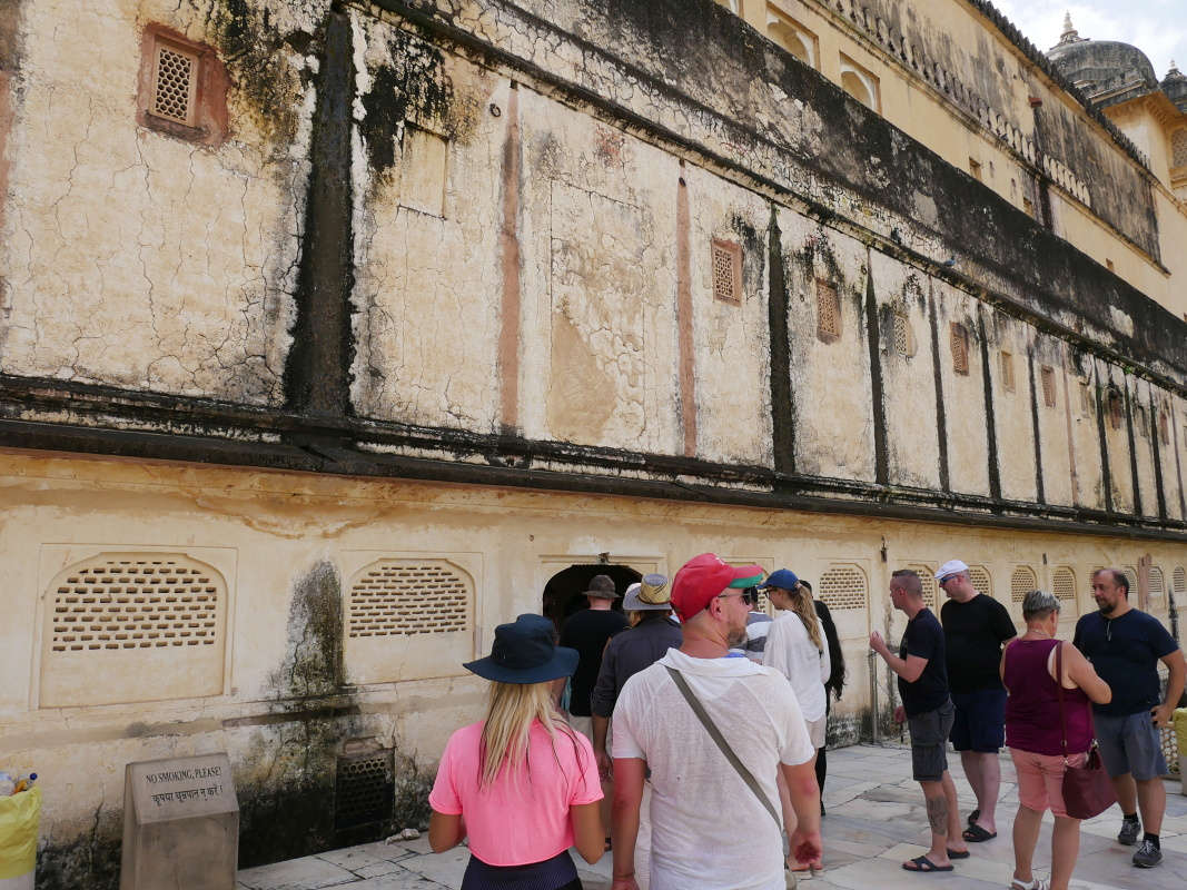 Amber Fort - Tretie nádvorie - prechod do Zenana - štvrtého nádhoria pre kráľovské ženy (manželky, matky dcéry i konkubíny a milenky)