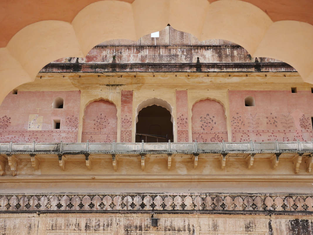 Amber Fort - Štvrté nádvorie Zenana - výhľad z Baradarí pavilónu