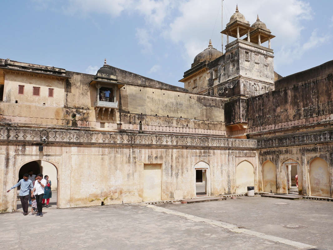 Amber Fort - Štvrté nádvorie Zenana - výhľad z Baradarí pavilónu