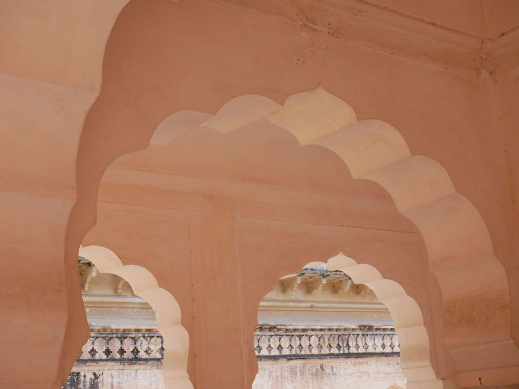 Amber Fort - Štvrté nádvorie Zenana - výhľad z Baradarí pavilónu