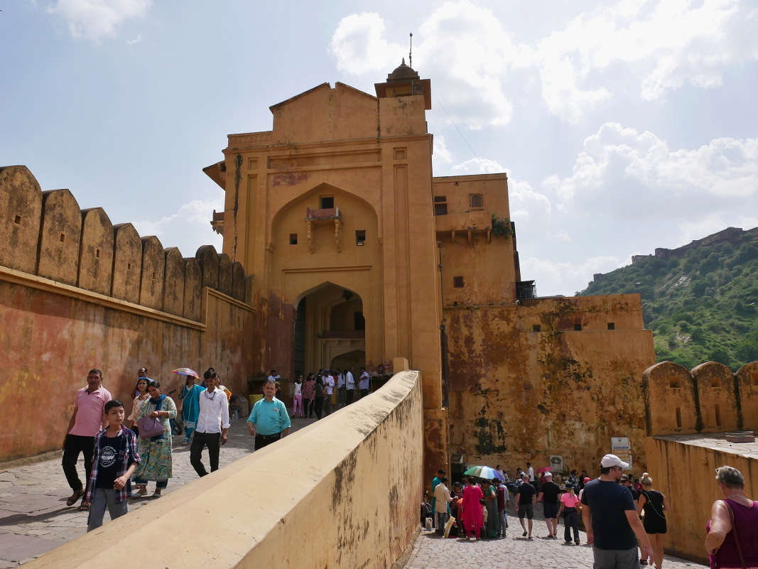 Amber Fort opúšťame Mesačnou bránou