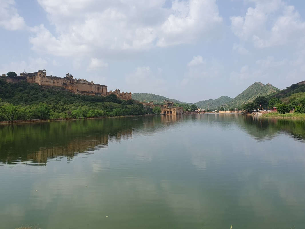 Amber Fort a jazero Maotha