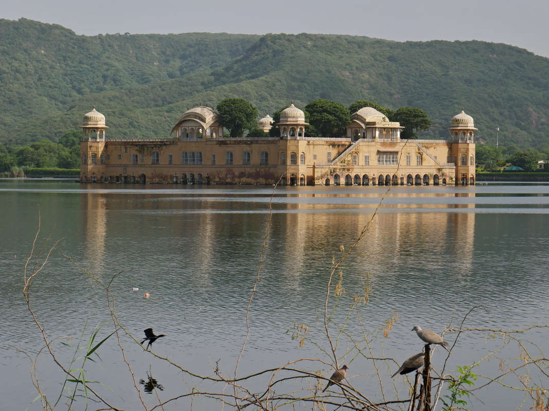 Vodný palác Jal Mahal z 18. storočia