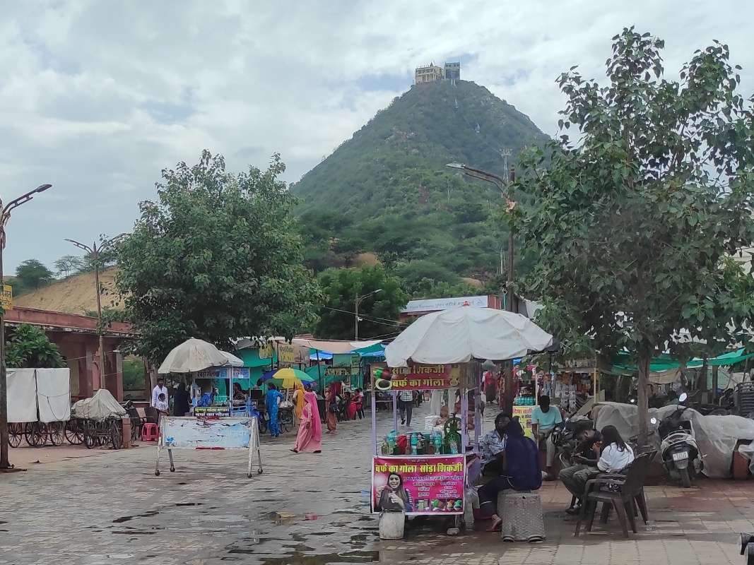 Savitri Mata Mandir na kopci