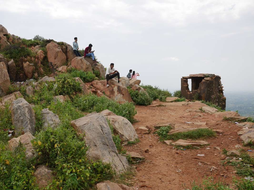 Savitri Mata Mandir - za chrámom