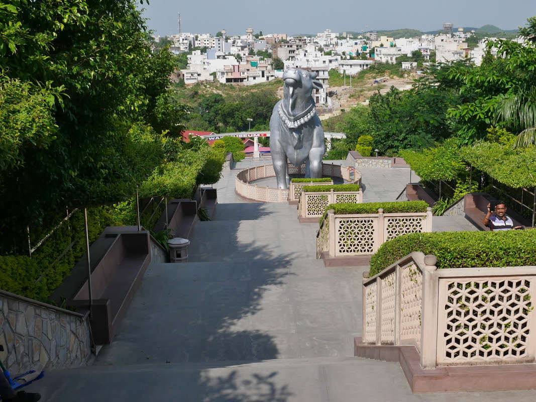Nathdwara - Socha viery (boha Šivu)