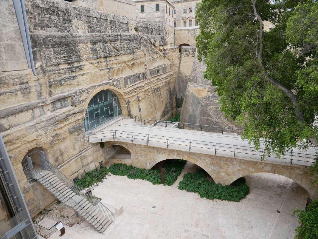 Valletta - obranná priekopa pred mestskými múrmi