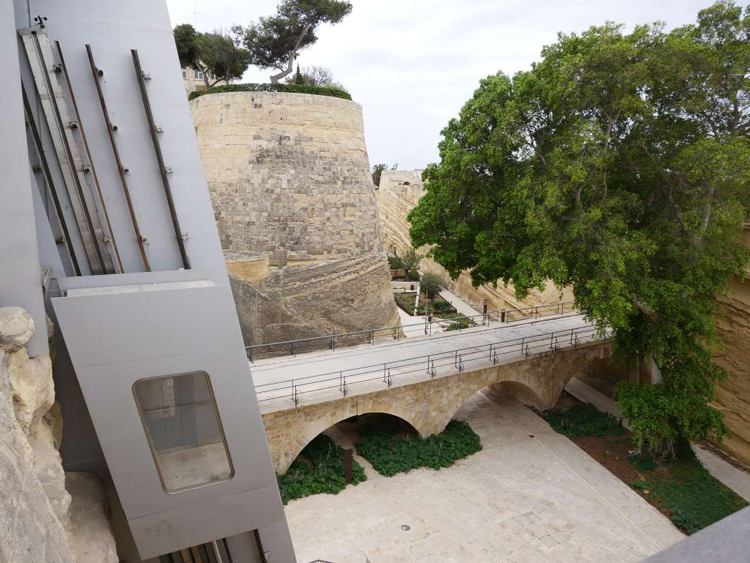 Valletta - obranná priekopa pred mestskými múrmi
