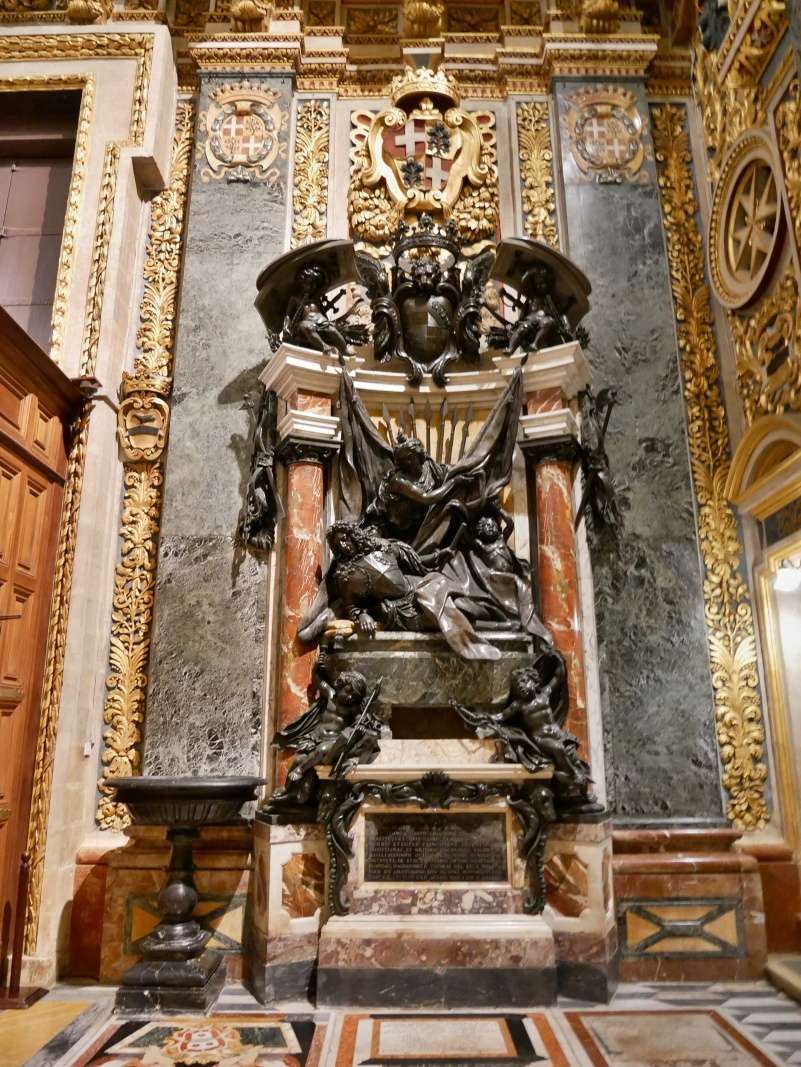 Konkatedrála sv. Jána - monument a hrobka veľmajstra Zandadariho (srdce bolo prenesené do Sieny, kde sa narodil)