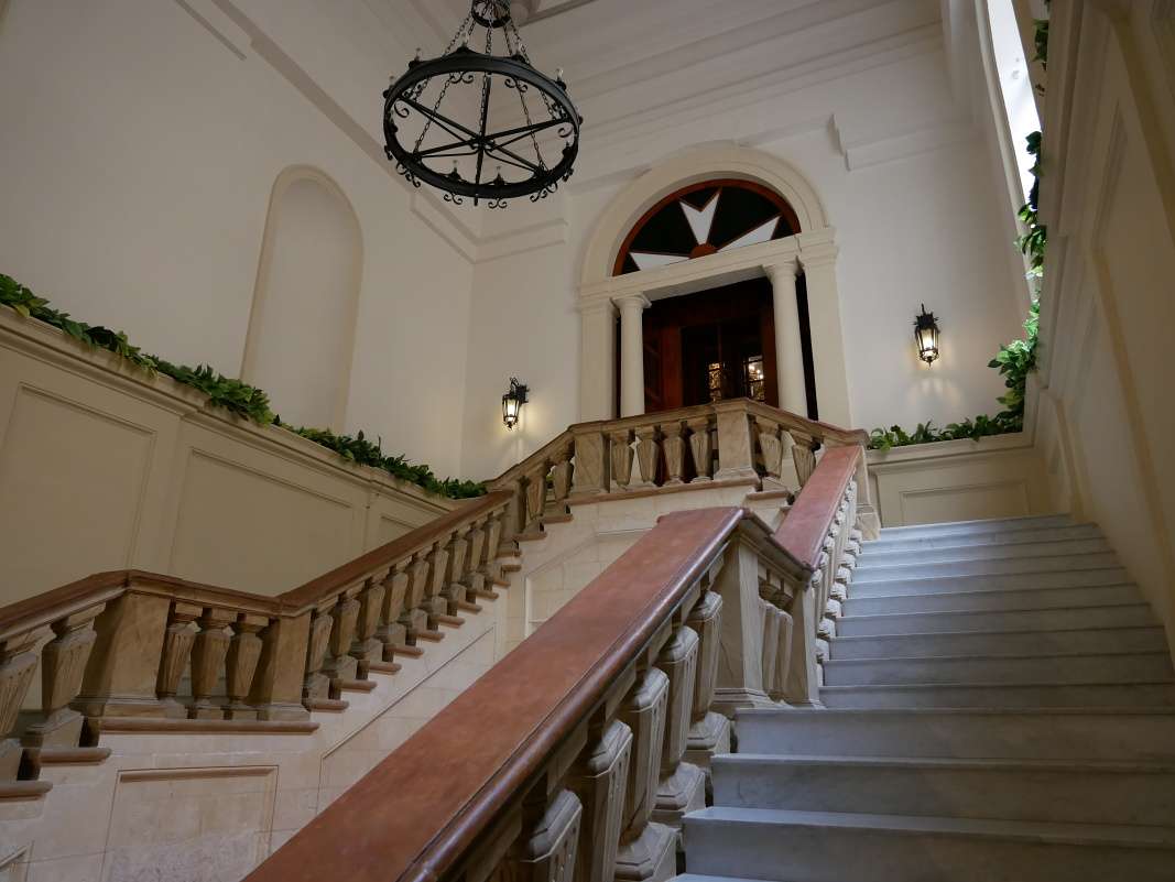 Veľmajsterský palác - vchod do zbrojnice