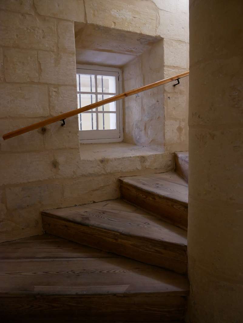 Veľmajsterský palác - našli sme schody, ideme hore :D