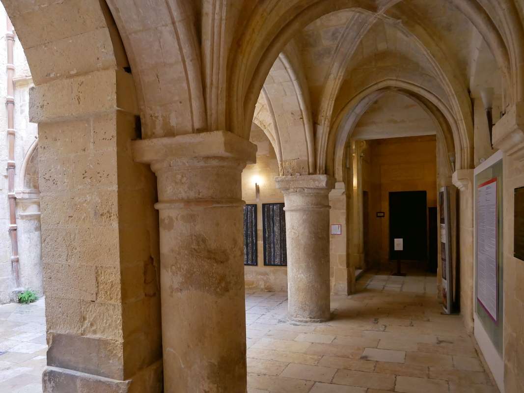 Inkvizítorský palác - nádvorie