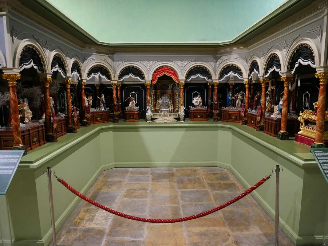 Inkvizítorský palác - mini krížová cesta ... nádhera