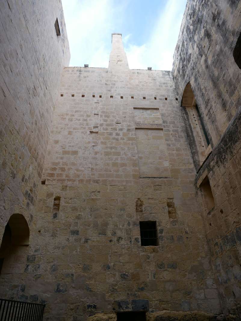 Inkvizítorský palác - väzenské nádvorie
