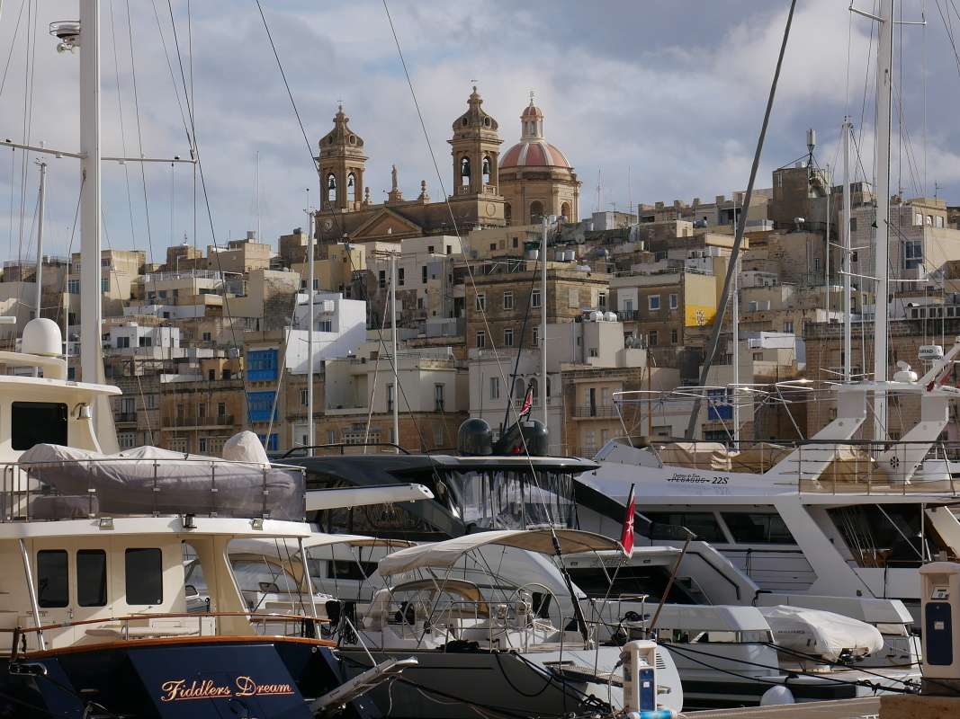 Birgu prístav - výhľad na Sengleu