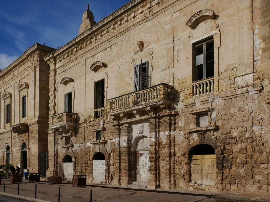 Birgu prístav - nádherné staré budovy ma okúzľovali