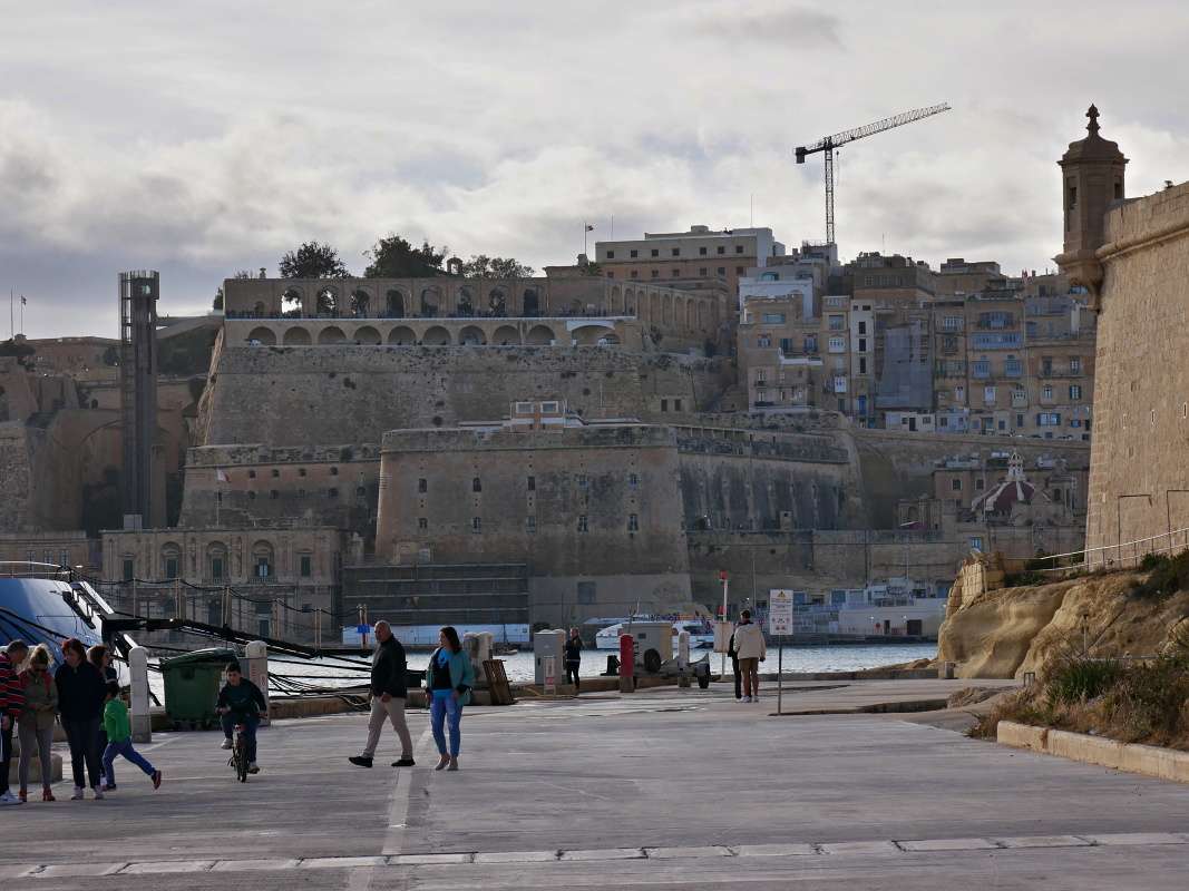 Birgu prístav - posledné obhliadnute sa za Vallettou