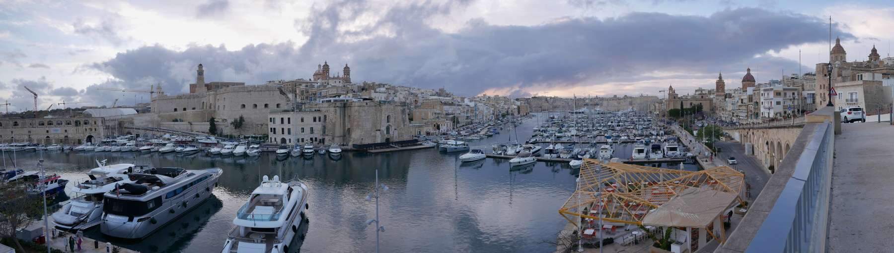 Birgu prístav - výhľad na Birgu a Sengleu