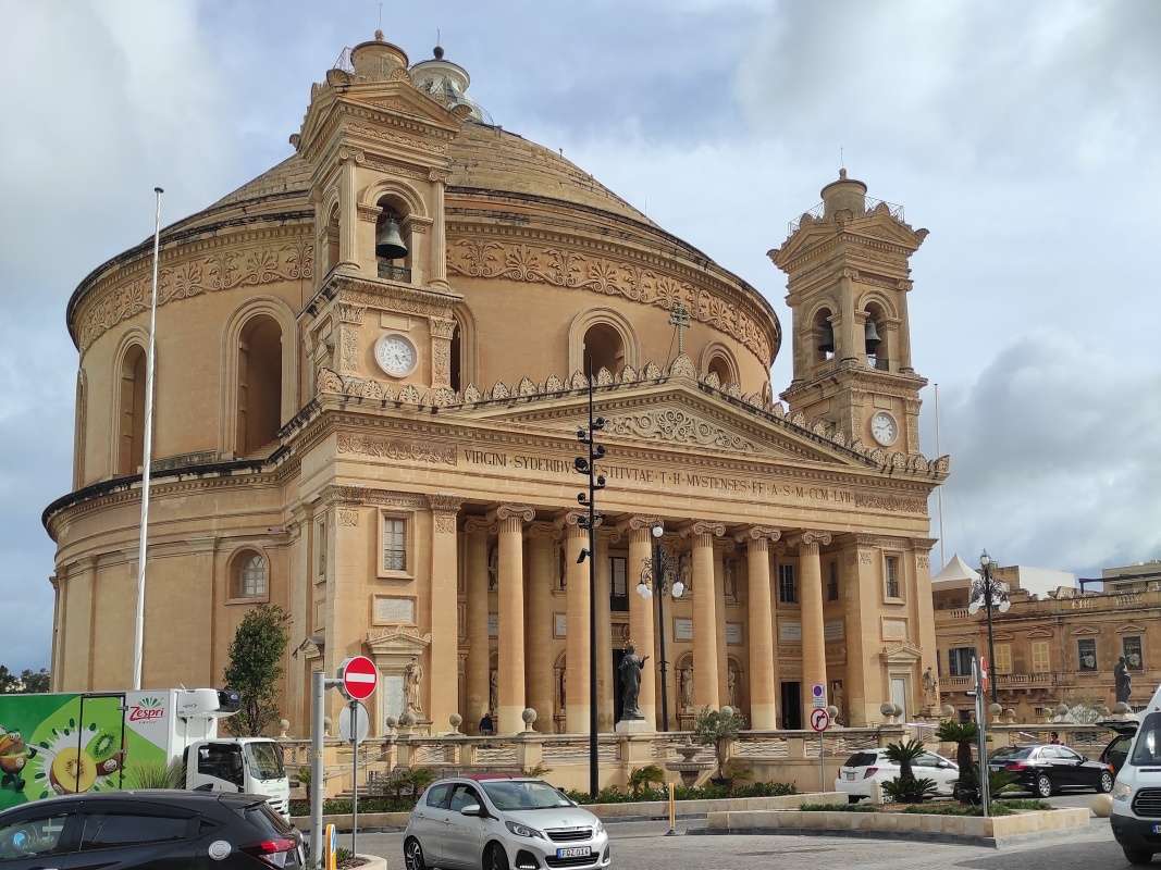 Rotunda v Moste