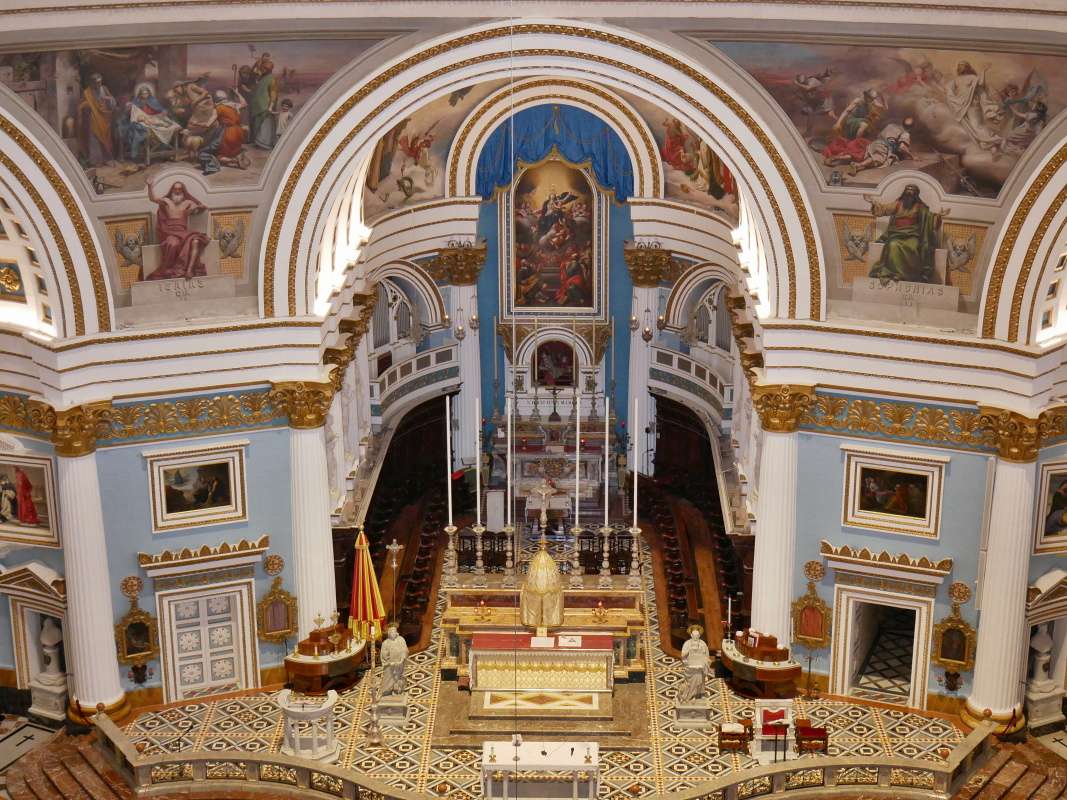 Rotunda v Moste - hlavný oltár