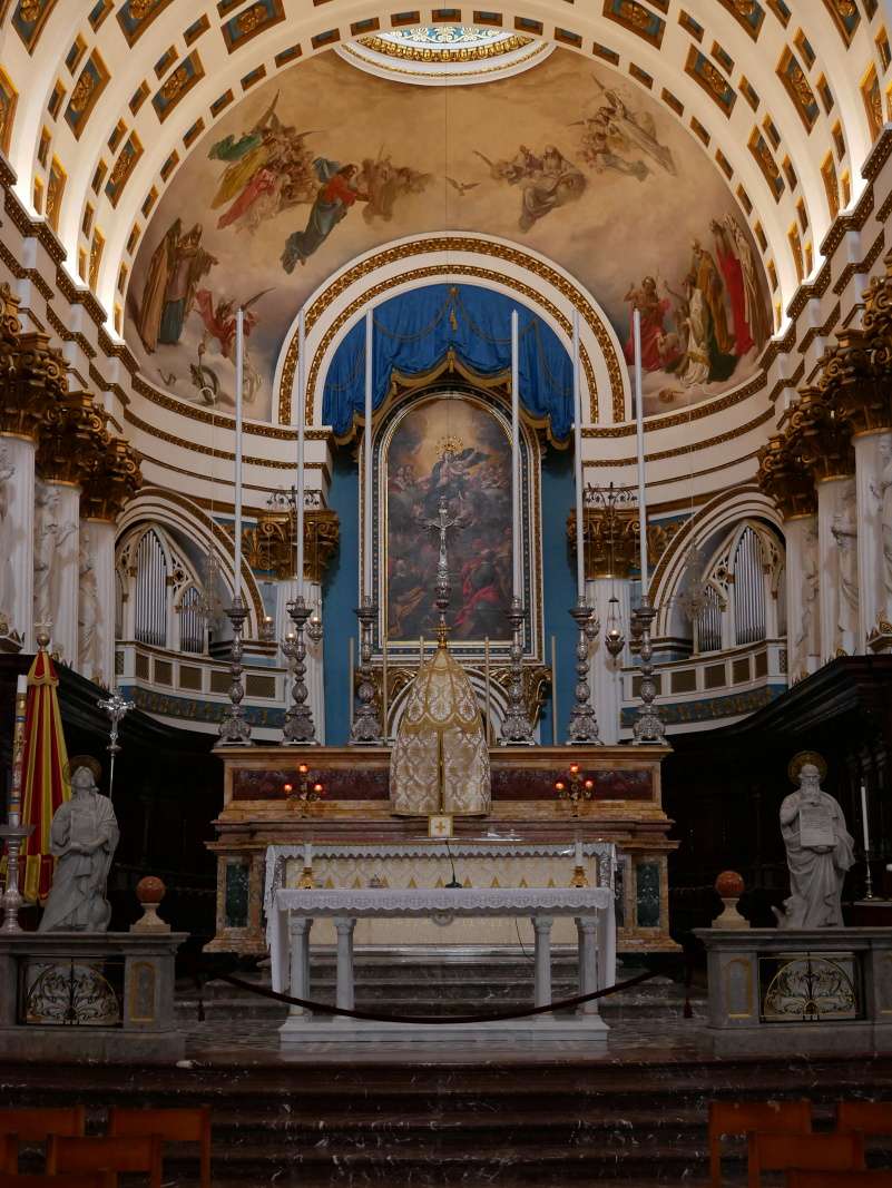 Rotunda v Moste - hlavný oltár