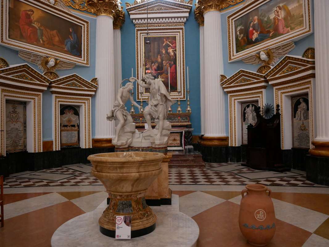Rotunda v Moste - bočné kaplnky