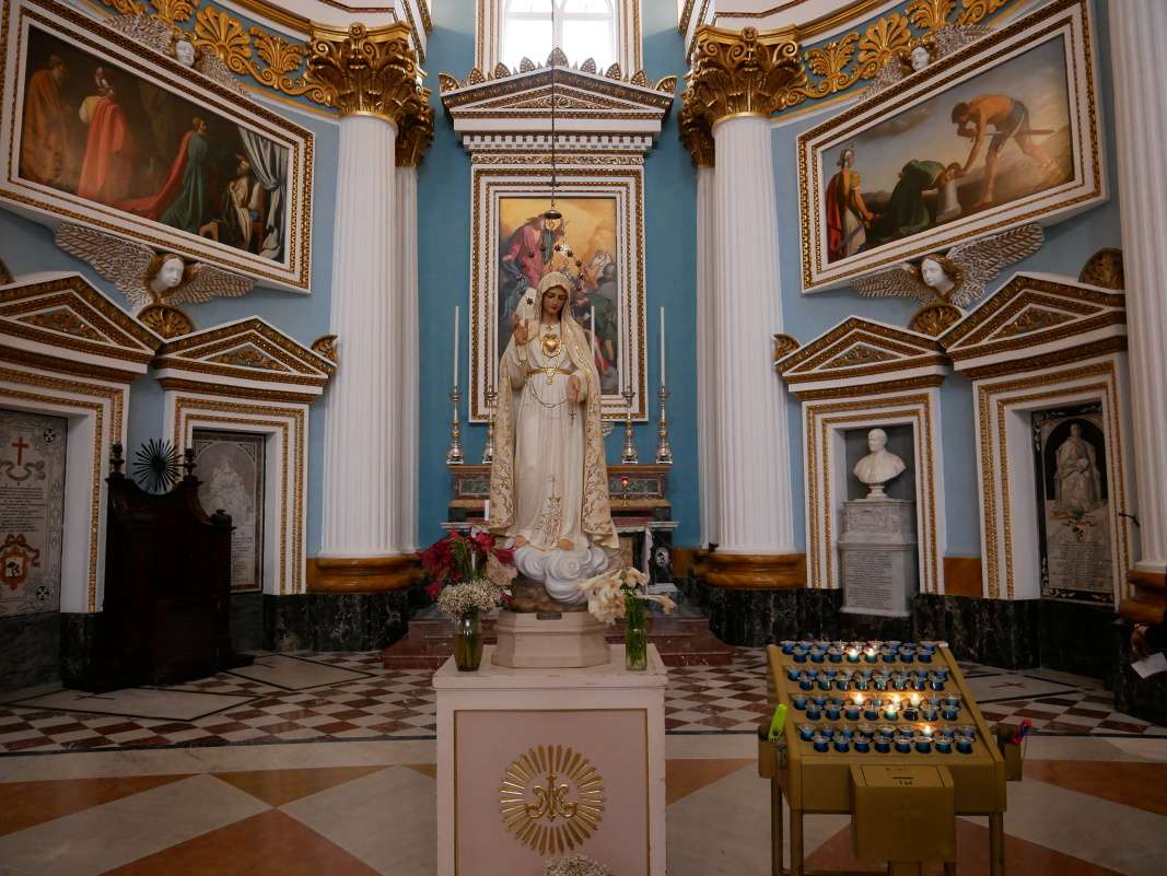 Rotunda v Moste - bočné kaplnky