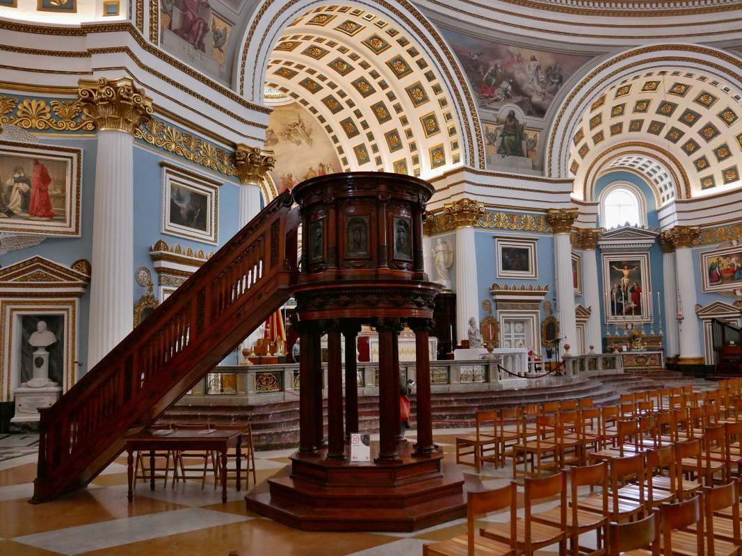 Rotunda v Moste - kazatľnica