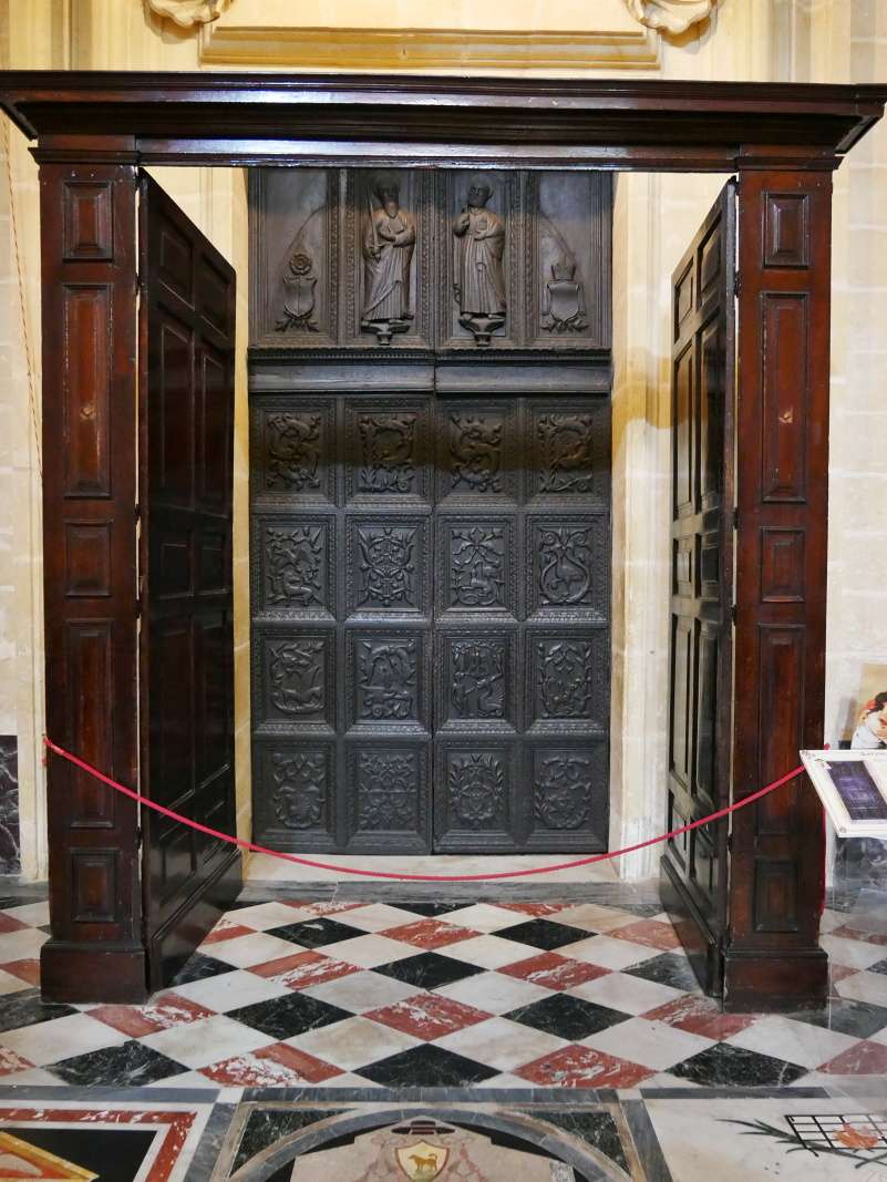 Mdina - Katedrála sv. Pavla - pôvodné dvere do sakristie z r. 1520 (prežili zemetrasenie r. 1693)