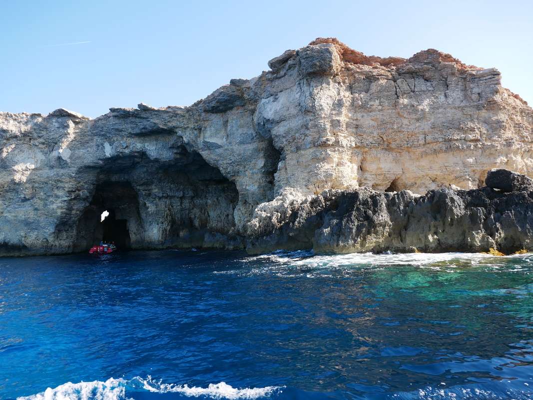Plavba z Cirkewwy na Comino