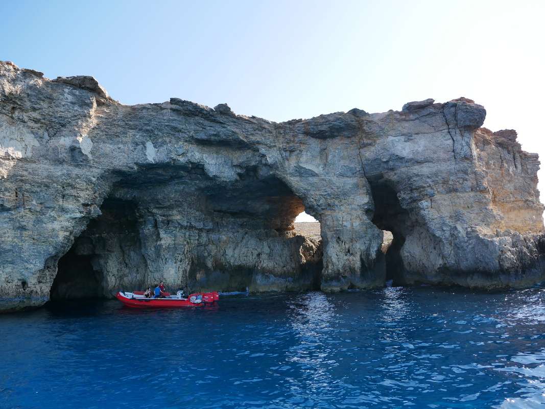 Plavba z Cirkewwy na Comino