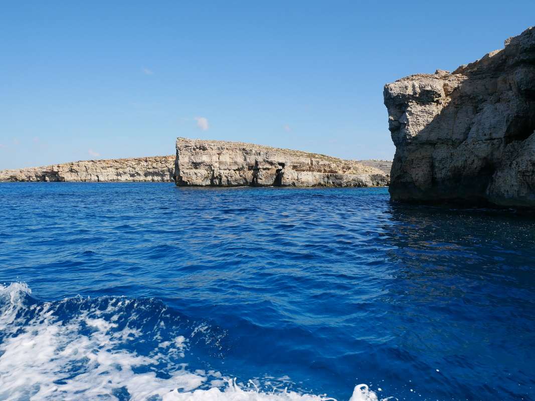 Plavba z Cirkewwy na Comino