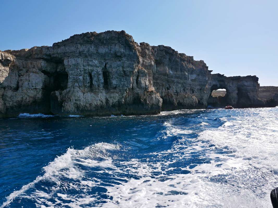 Plavba z Cirkewwy na Comino